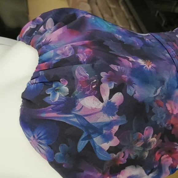🆕️ GUESS Bombay Floral Asymmetrical Strapless Dress SIZE: 6