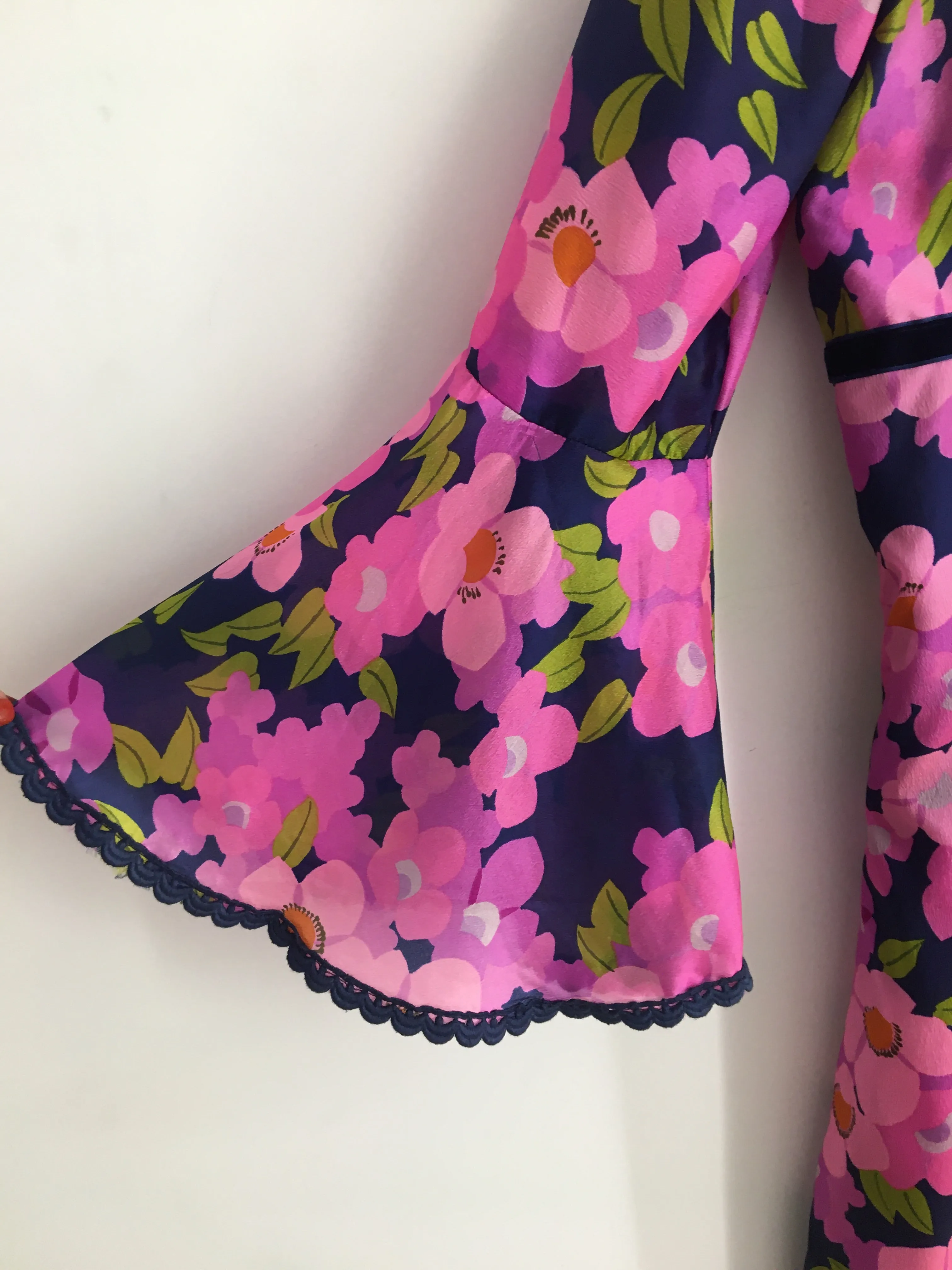 60’s FLORAL DRESS WITH BELL SLEEVES / MEDIUM