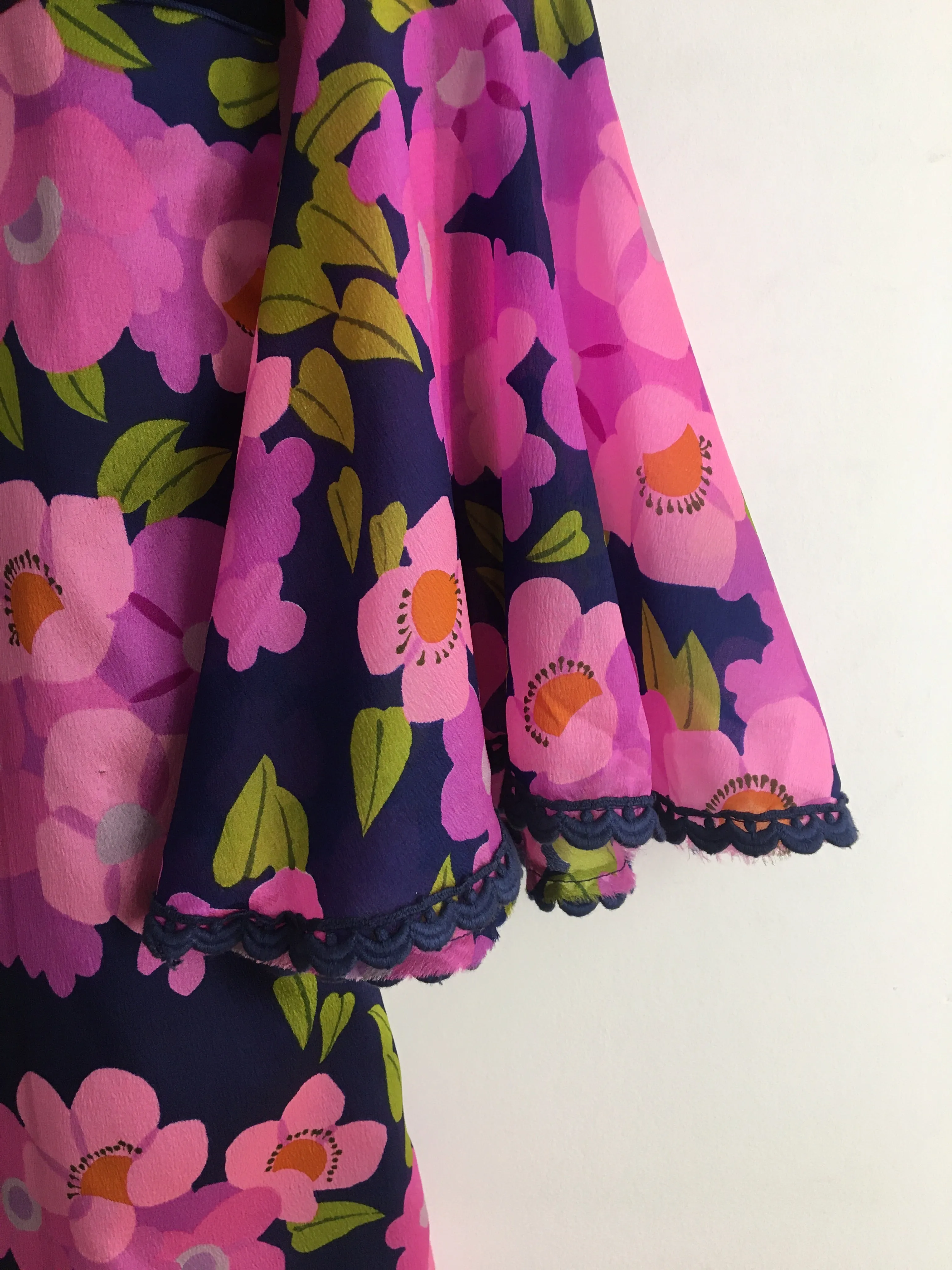 60’s FLORAL DRESS WITH BELL SLEEVES / MEDIUM