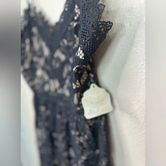 ALTAR'D STATE LACE OVERLAY DRESS SIZE M