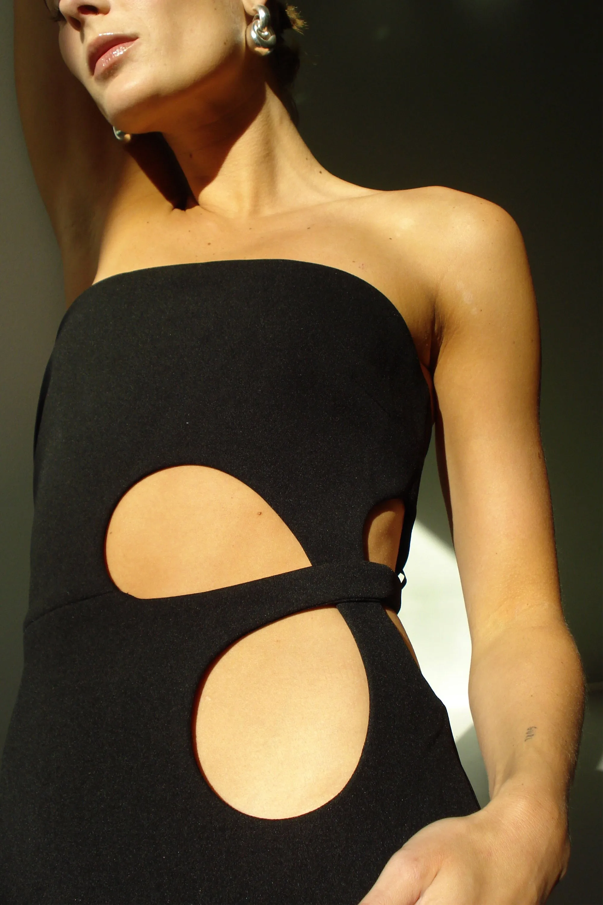AVERY CREPE MIDI DRESS