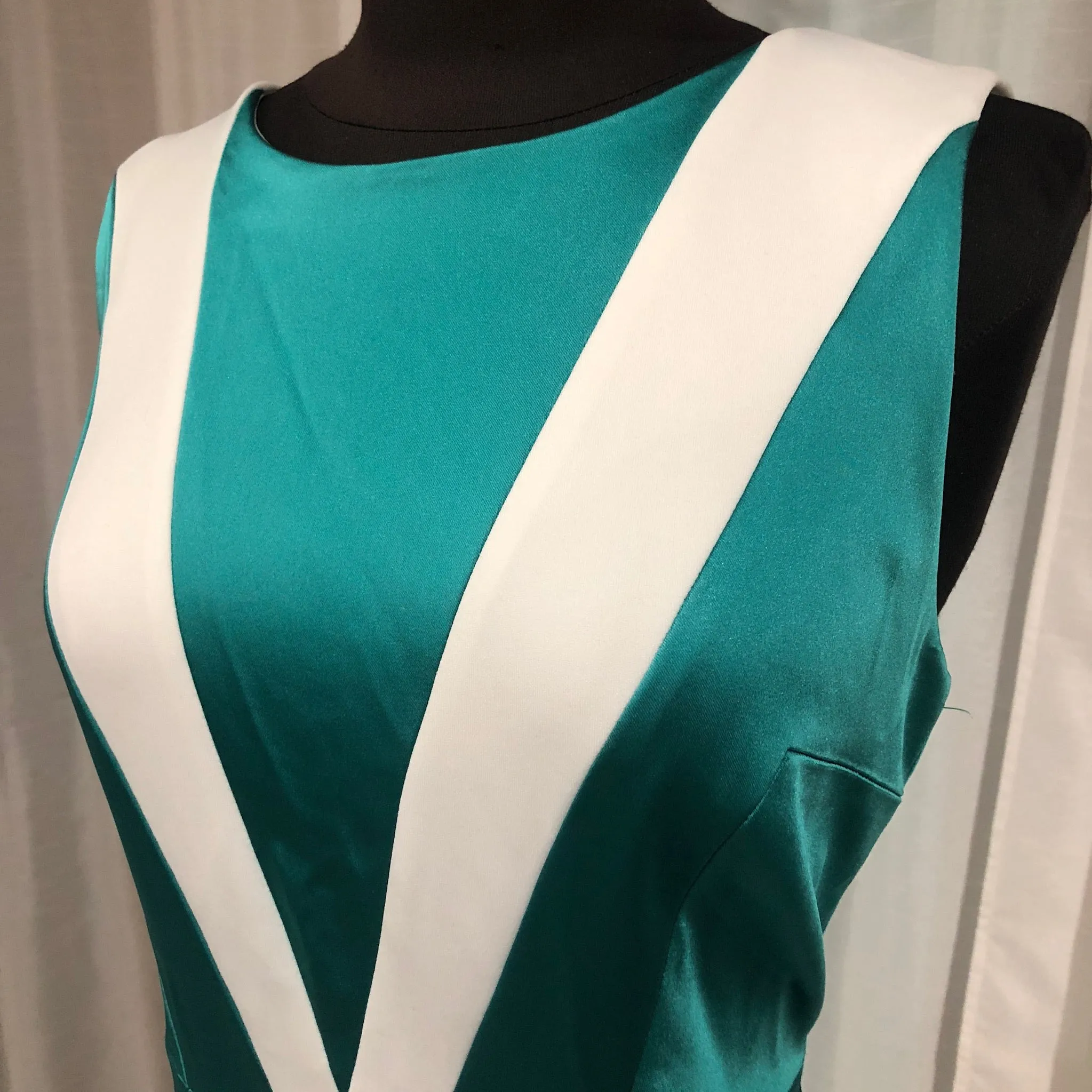 Boutique Short Turquoise And White Gown Size 8 NWT