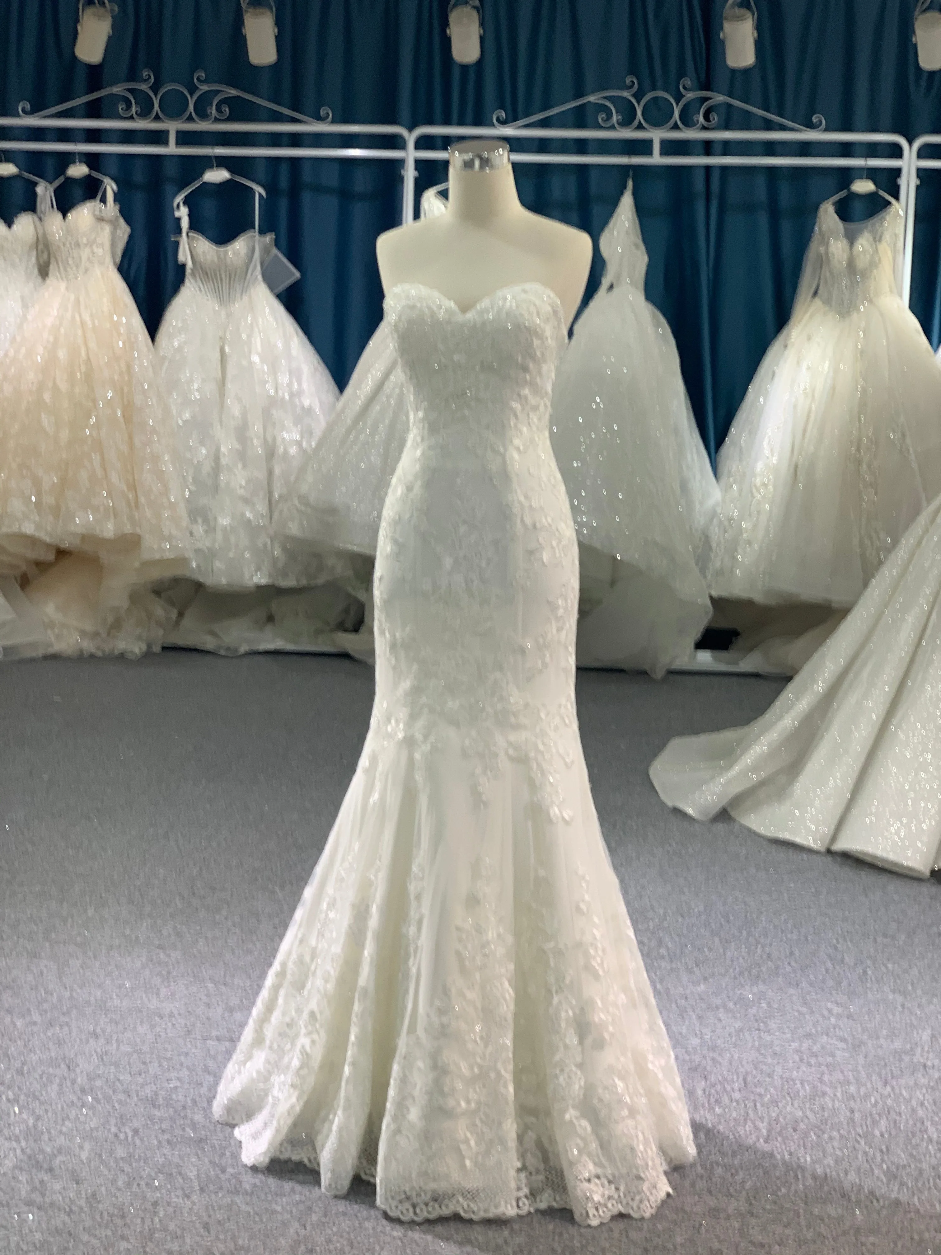 BYG luxury strapless mermaid with detachable train wedding dress