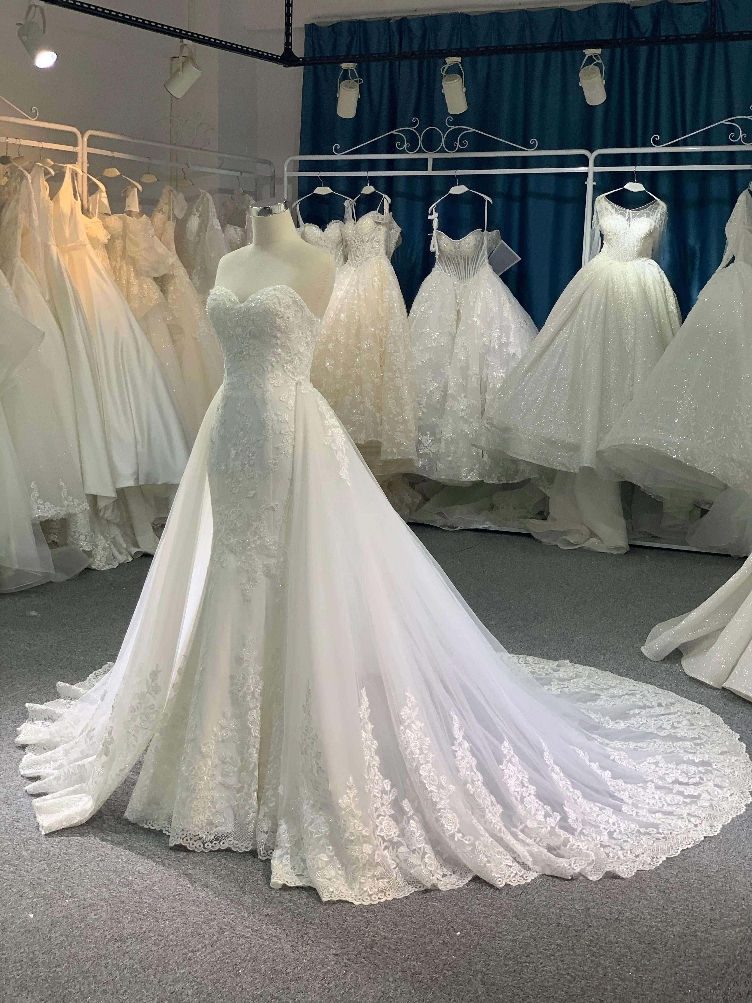 BYG luxury strapless mermaid with detachable train wedding dress