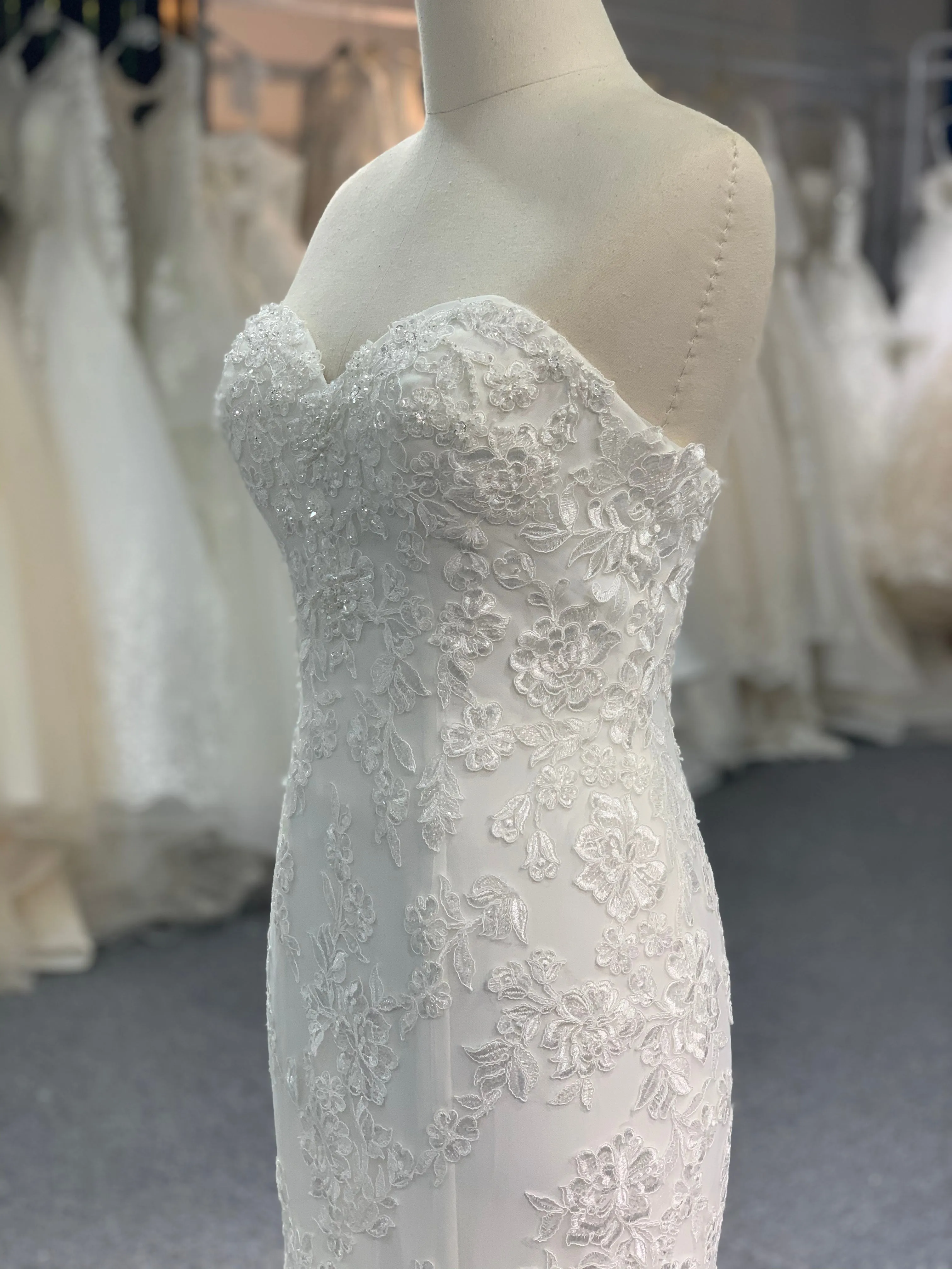 BYG luxury strapless mermaid with detachable train wedding dress