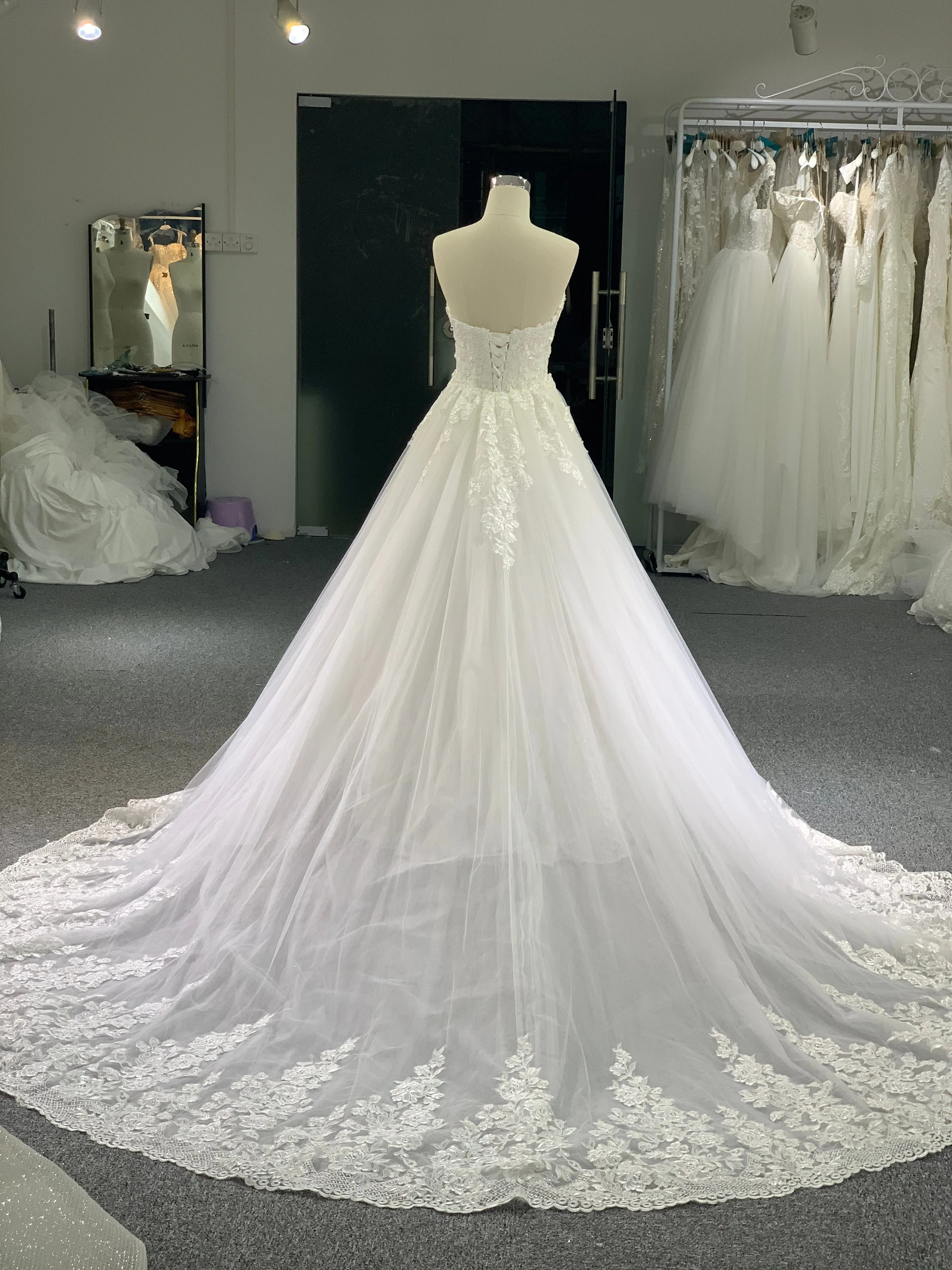 BYG luxury strapless mermaid with detachable train wedding dress