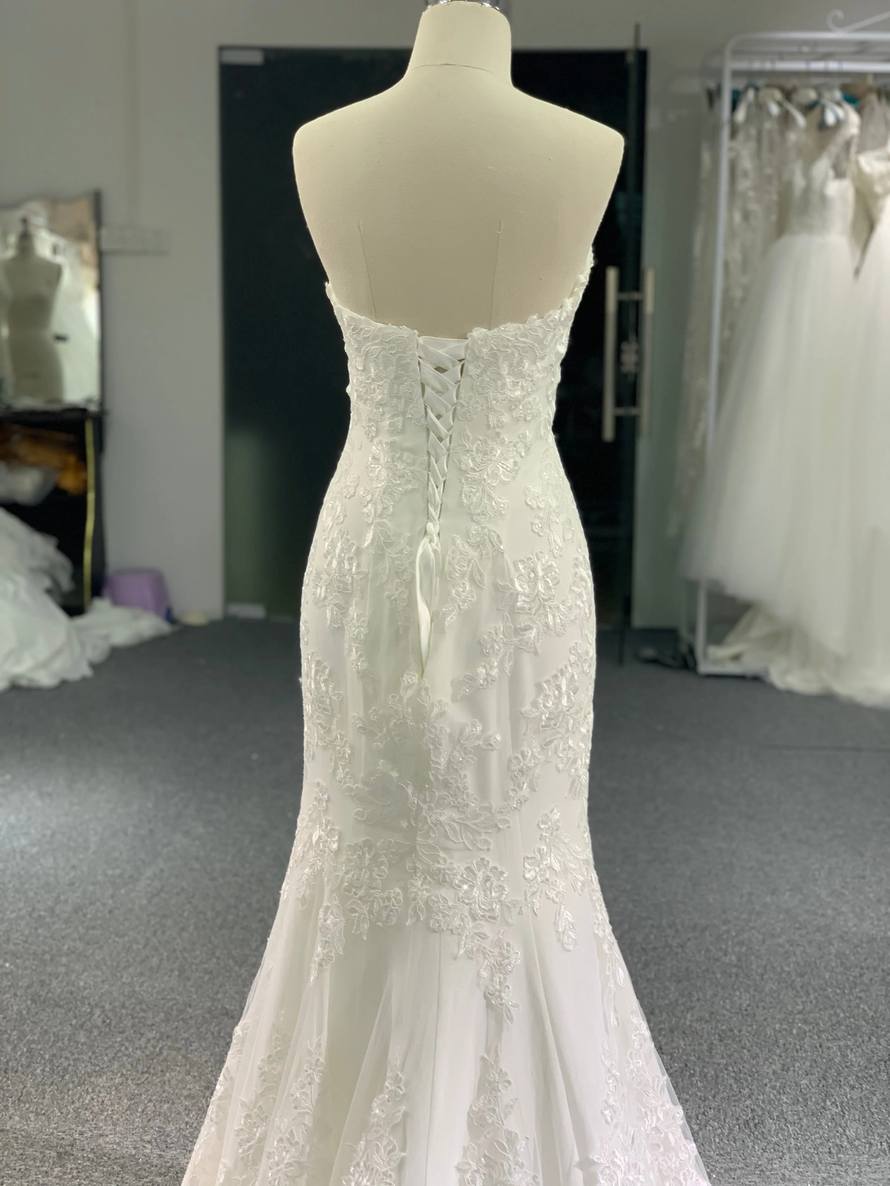 BYG luxury strapless mermaid with detachable train wedding dress