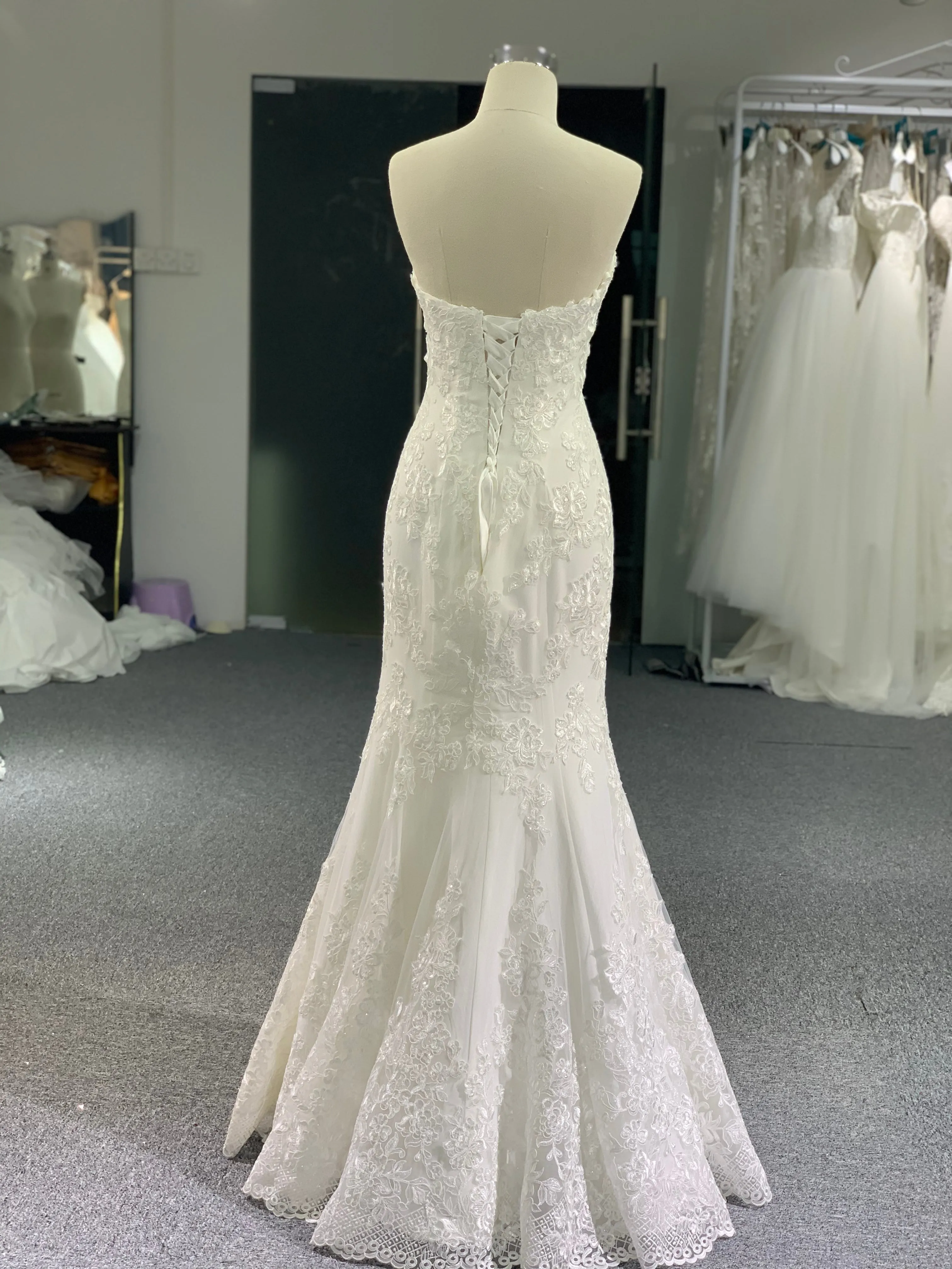 BYG luxury strapless mermaid with detachable train wedding dress