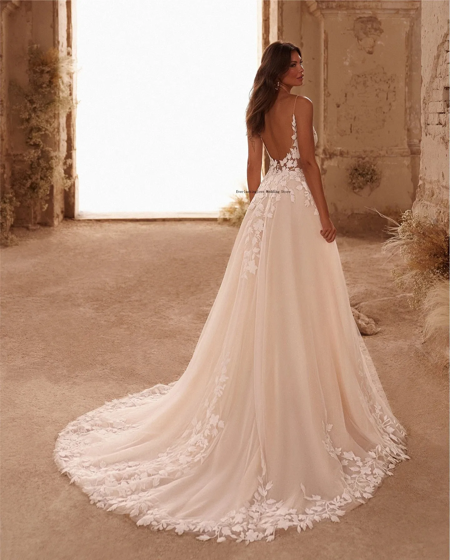Charming Spaghetti Straps V-neck Wedding Dresses Shiny Tulle With Applique Backless Bohemia Lace Bridal Gowns Rode De Morrie