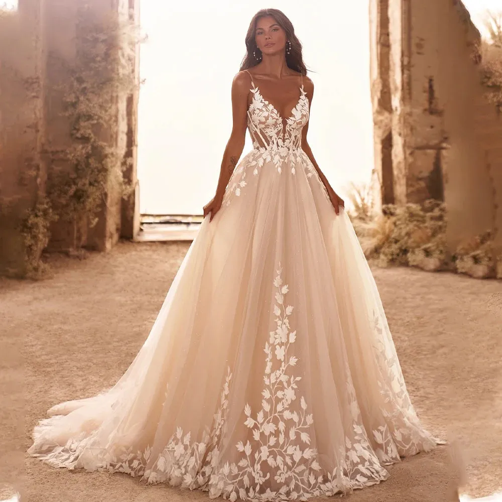 Charming Spaghetti Straps V-neck Wedding Dresses Shiny Tulle With Applique Backless Bohemia Lace Bridal Gowns Rode De Morrie