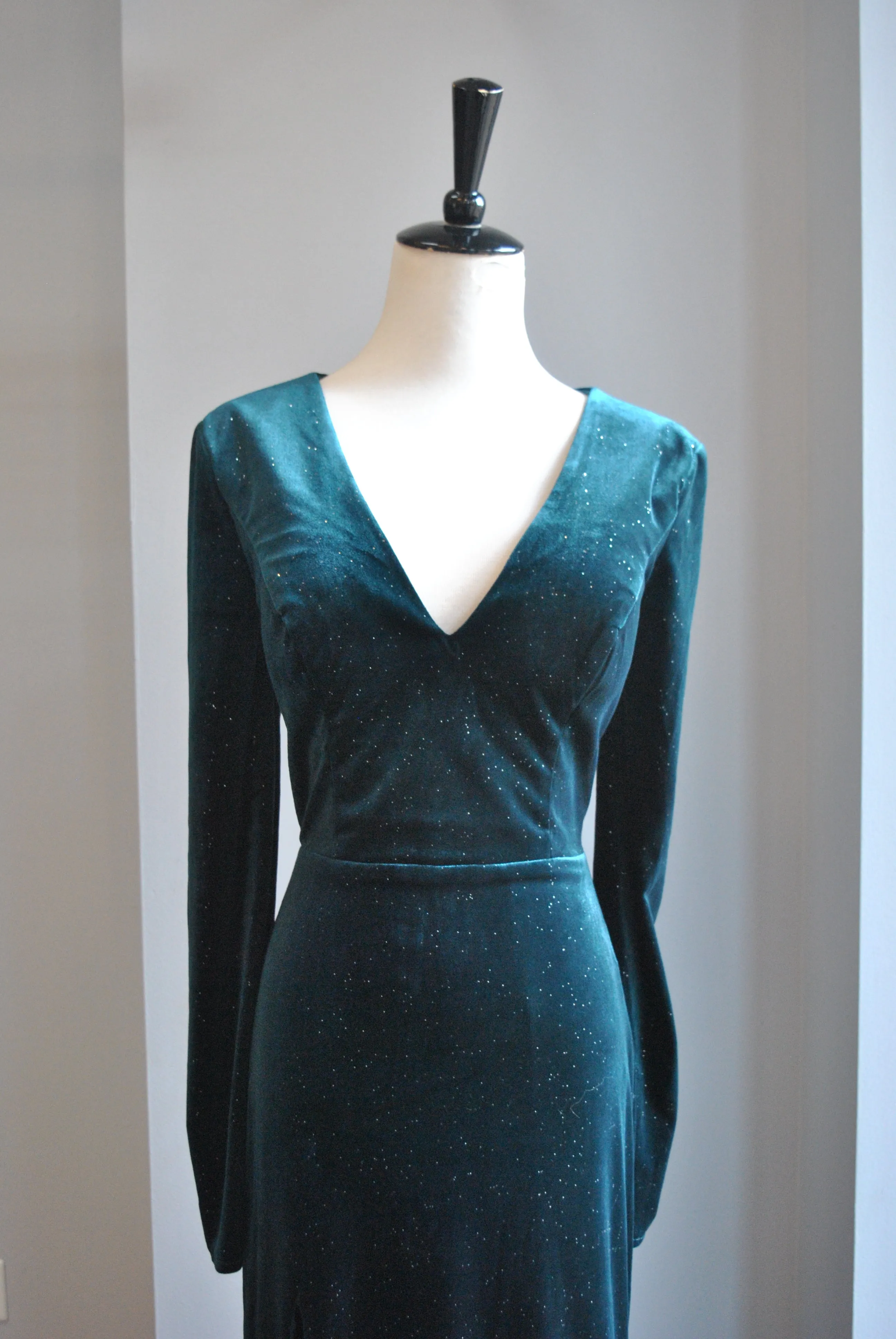 DARK GREEN / TEAL VELVER LONG GOWN WITH LONG SLEEVES AND SIDE CUT