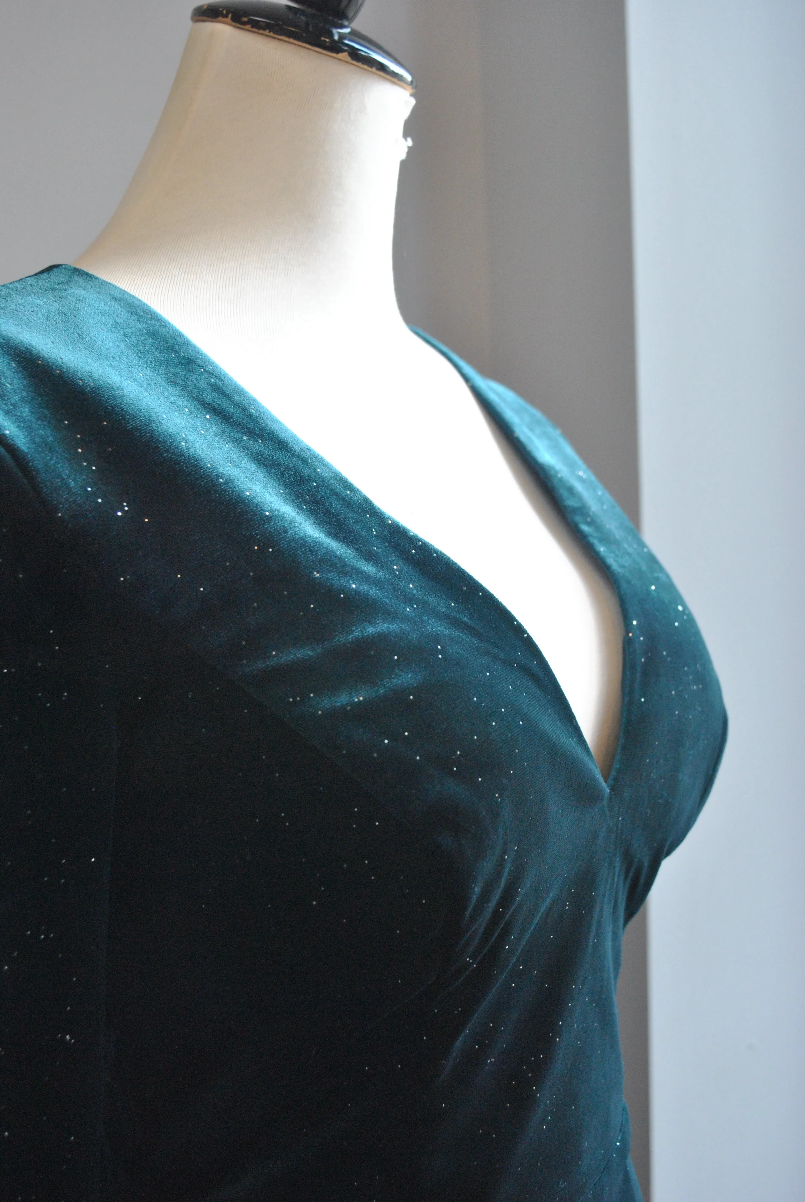 DARK GREEN / TEAL VELVER LONG GOWN WITH LONG SLEEVES AND SIDE CUT