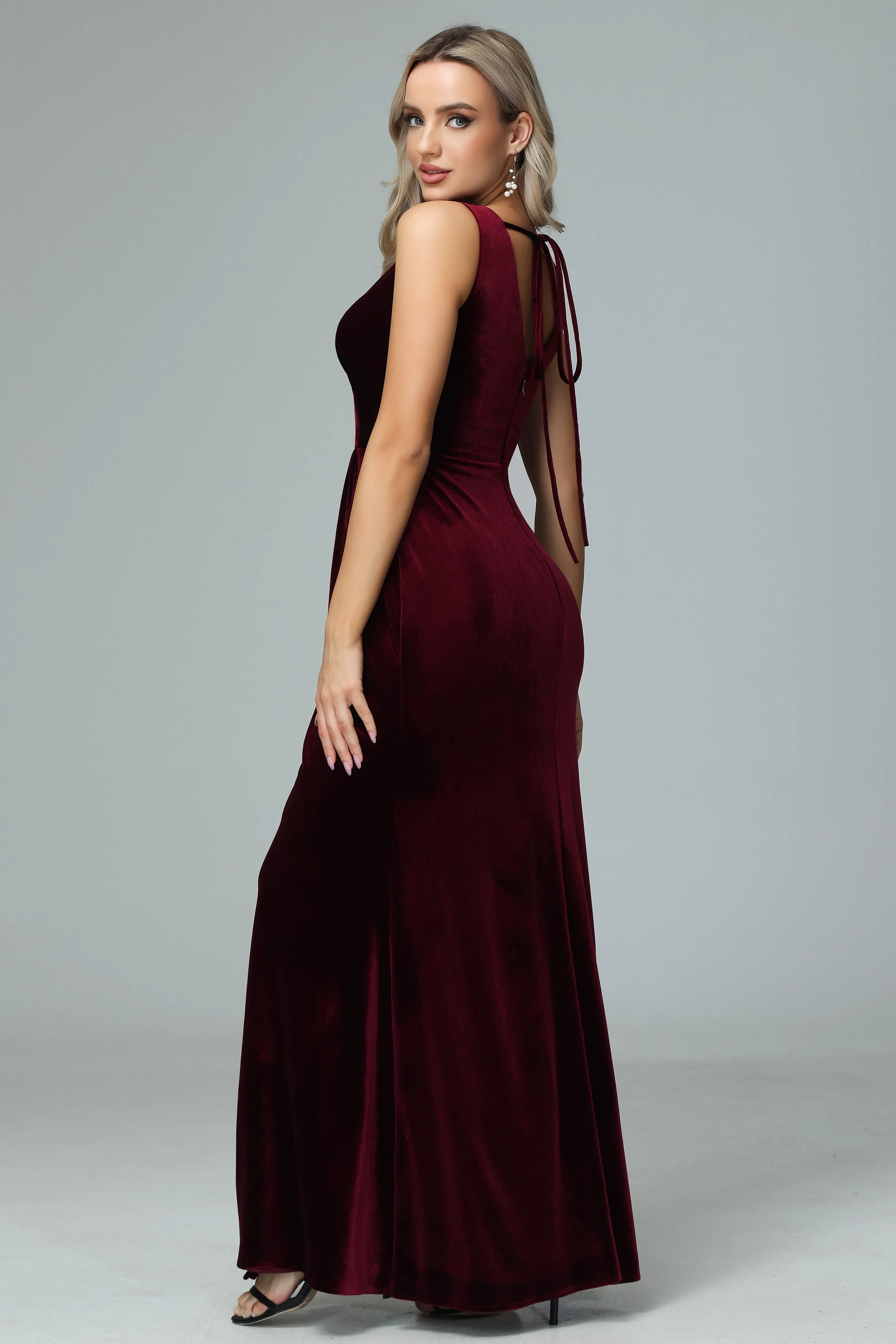 Elegant Sheath V-neck Velvet Winter Wedding Party Dresses