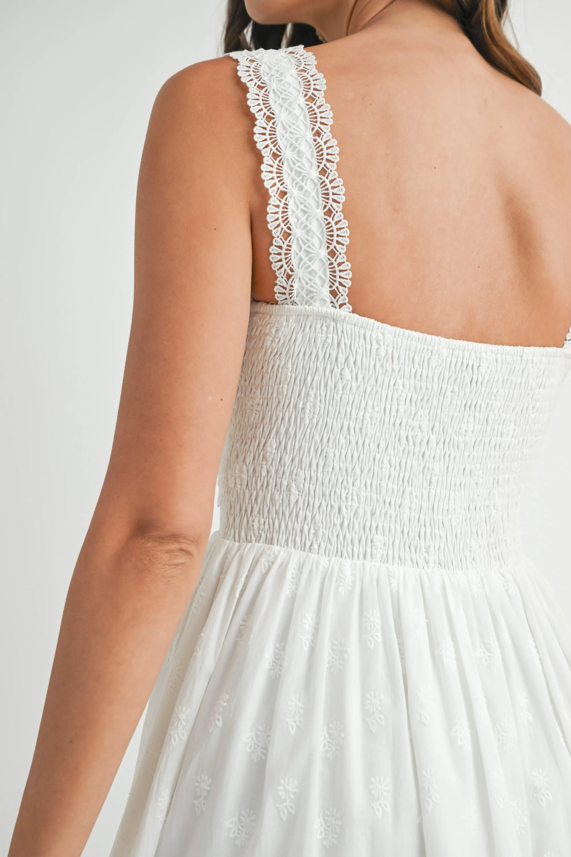 EMBROIDERED LACE TRIM DETAIL MIDI DRESS