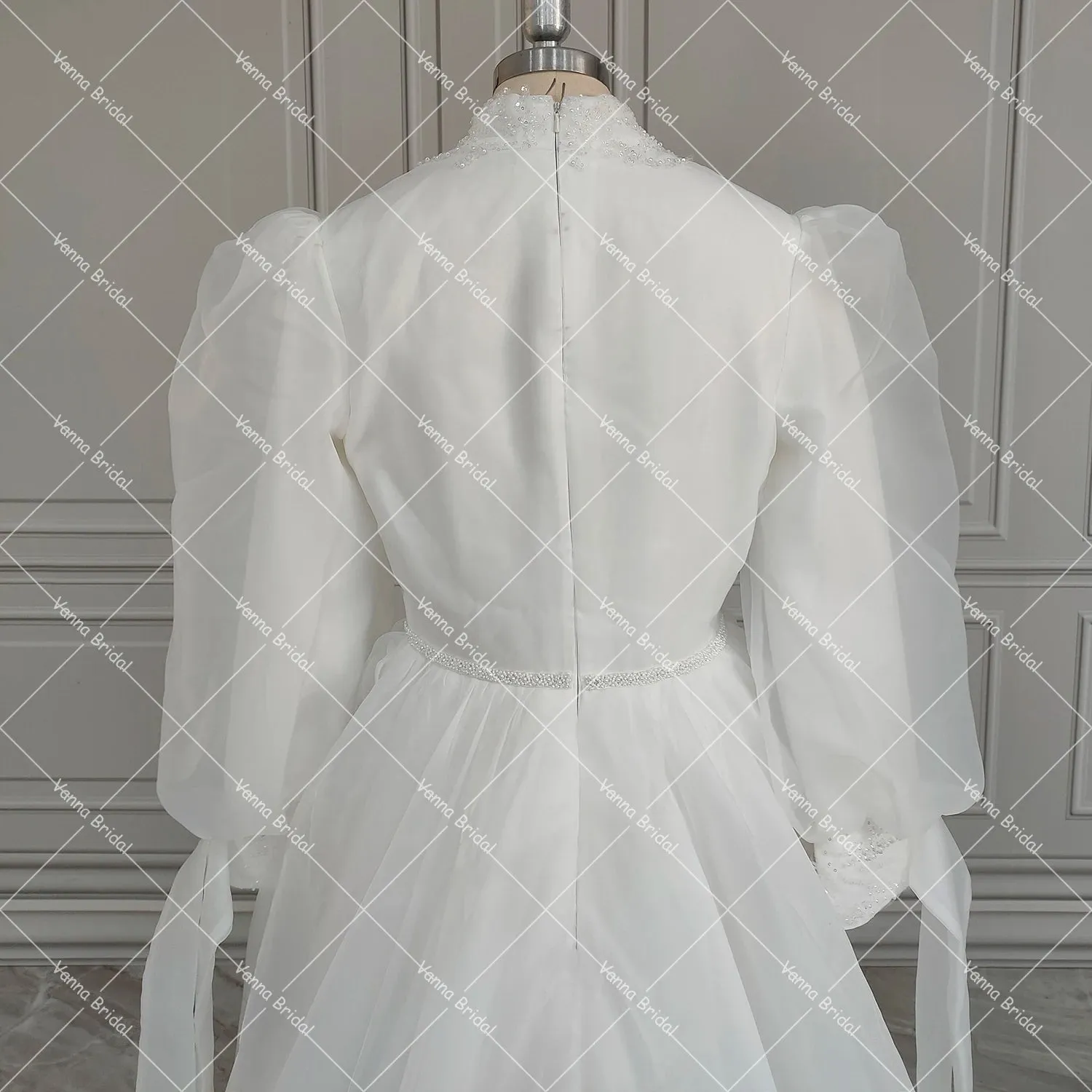 High Collar Long Puffy Sleeves Wedding Dress Muslim Dubai Closed Back Customized Sequins Beading Organza Modest Bridal Gowns