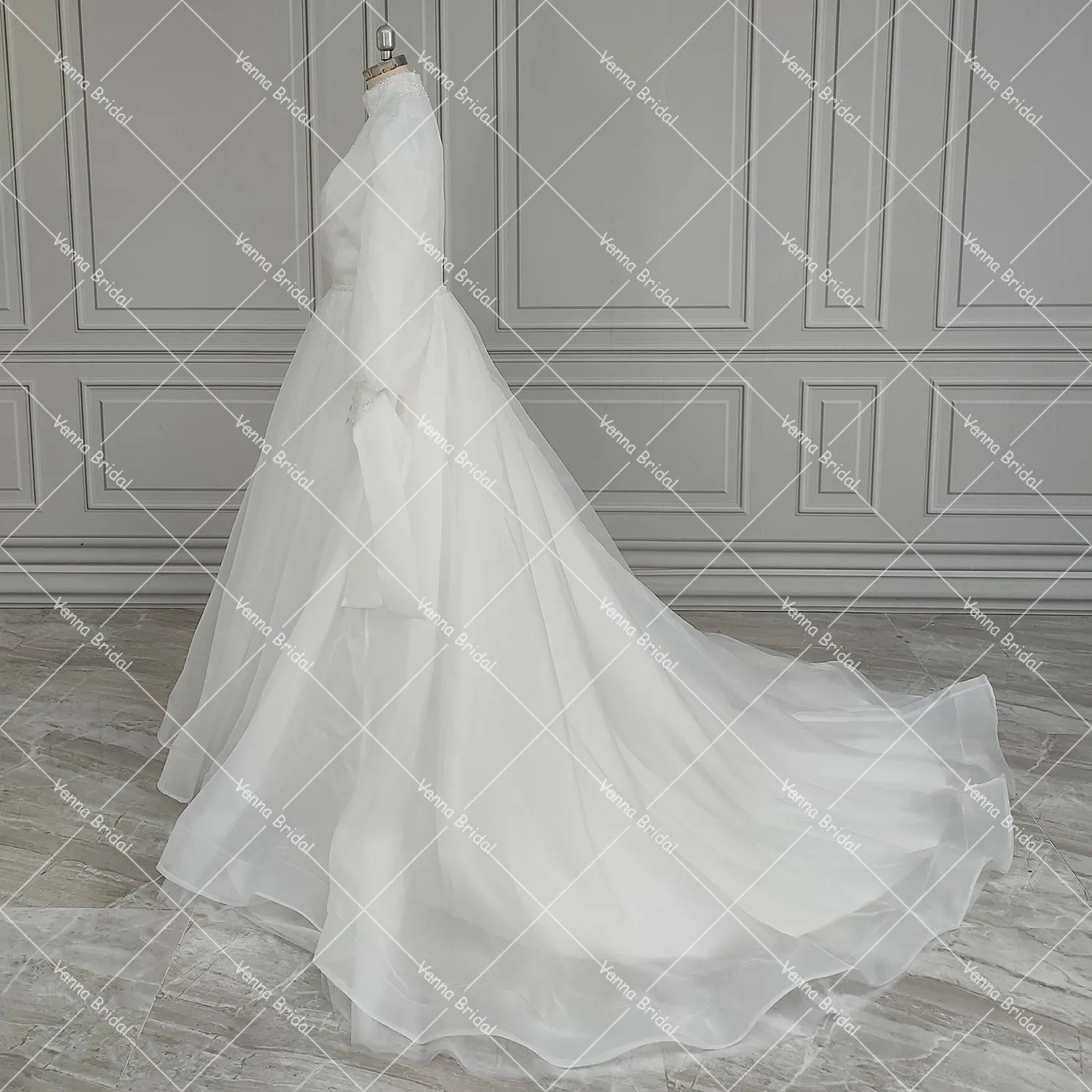 High Collar Long Puffy Sleeves Wedding Dress Muslim Dubai Closed Back Customized Sequins Beading Organza Modest Bridal Gowns