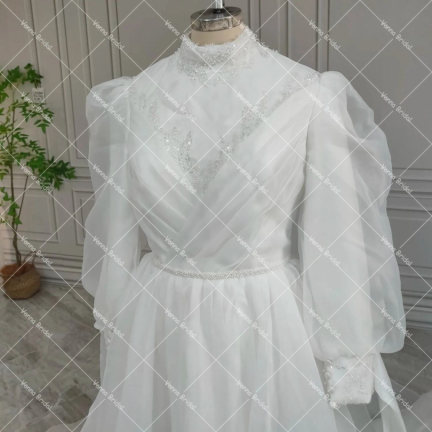 High Collar Long Puffy Sleeves Wedding Dress Muslim Dubai Closed Back Customized Sequins Beading Organza Modest Bridal Gowns