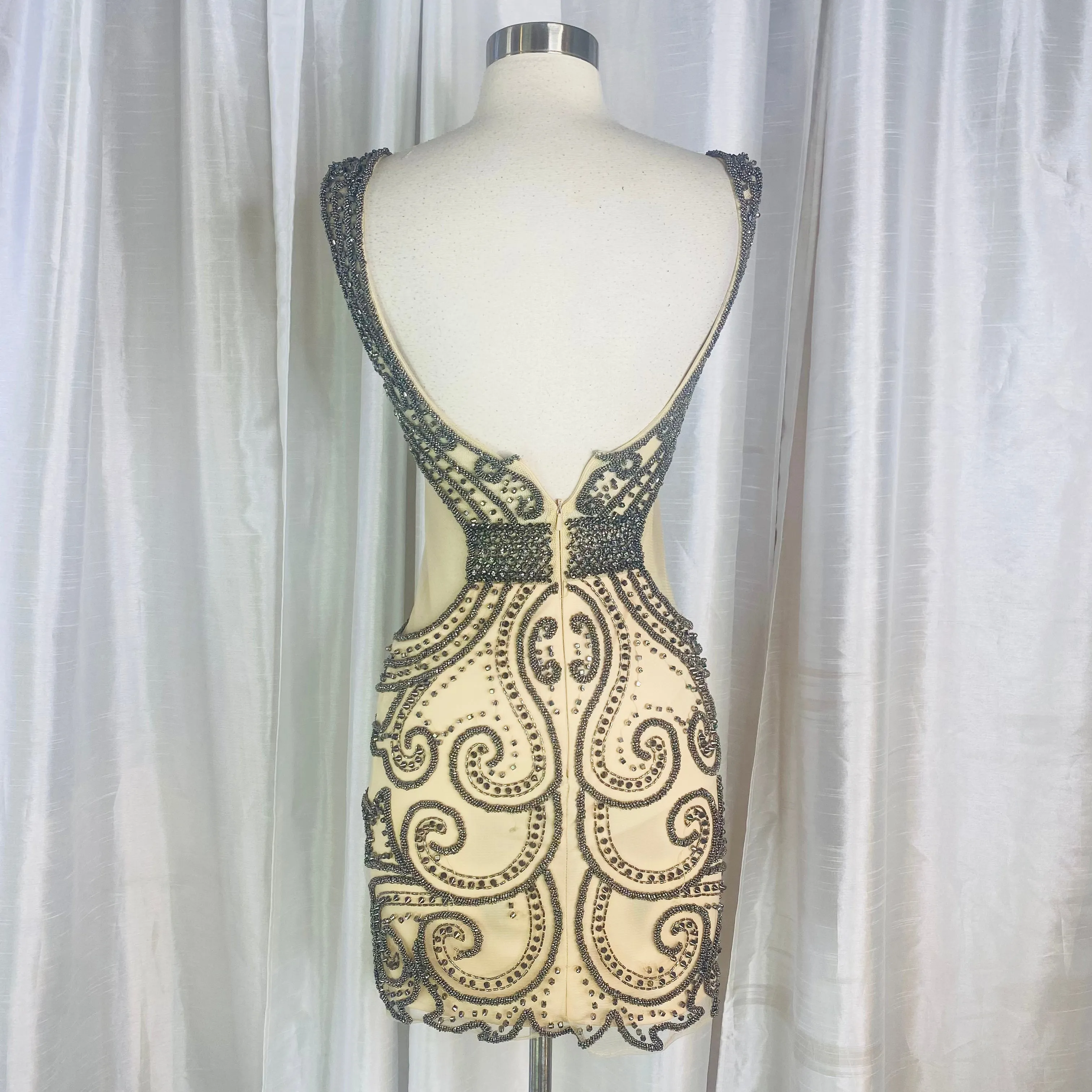 JOVANI 25454 Gray & Nude V-Neck Beaded Lace Short Dress Size 2