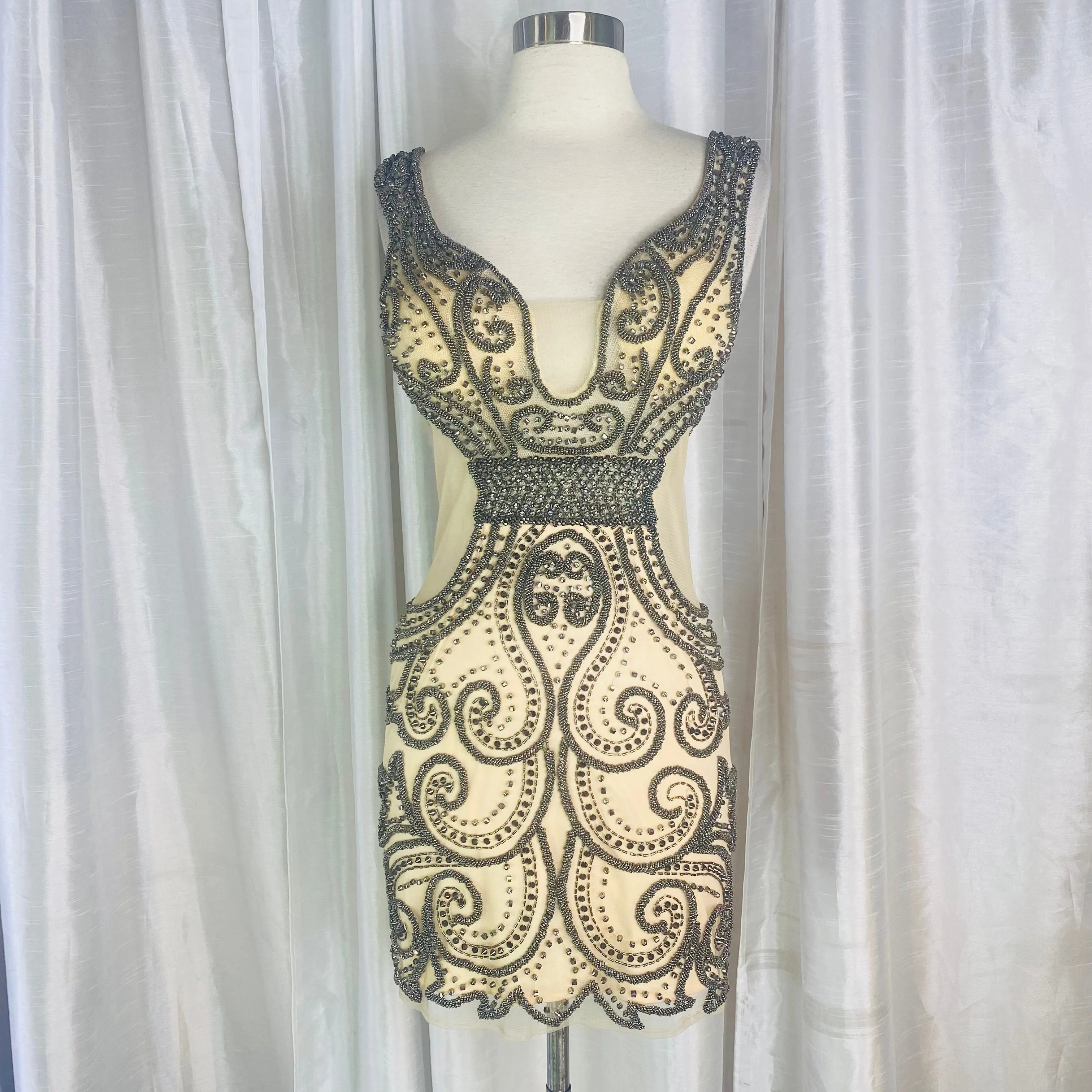 JOVANI 25454 Gray & Nude V-Neck Beaded Lace Short Dress Size 2