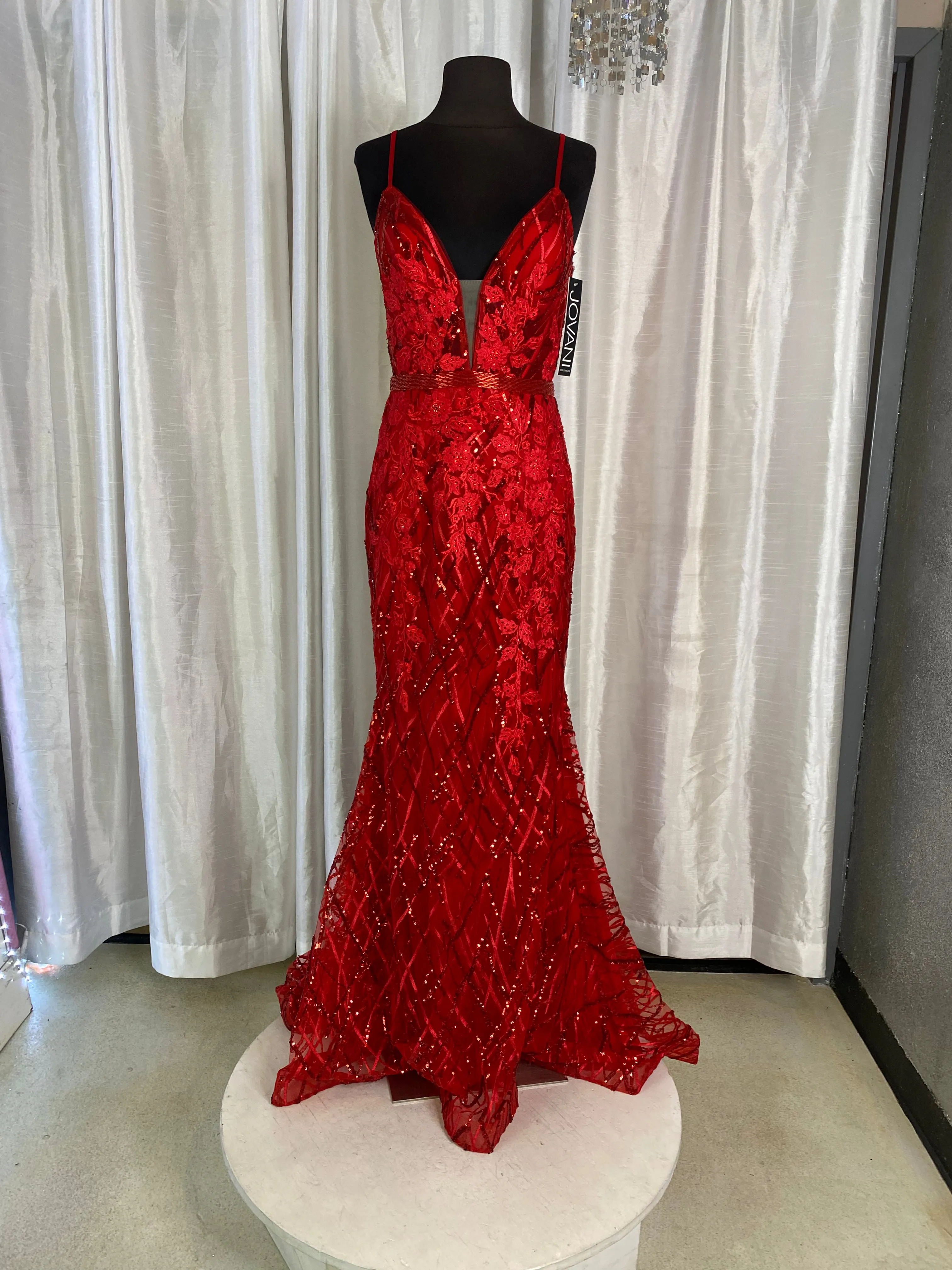 JOVANI Style 02245 Red Long Beaded Gown Size 4 NWT