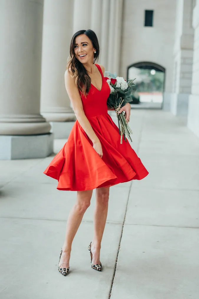 Knee Length Red V-neckline Wedding Party Dress
