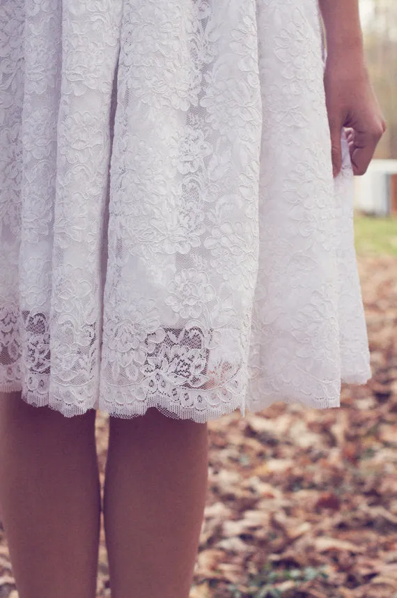 Knee-Length Wedding Dresses with Lace Short Sleeves