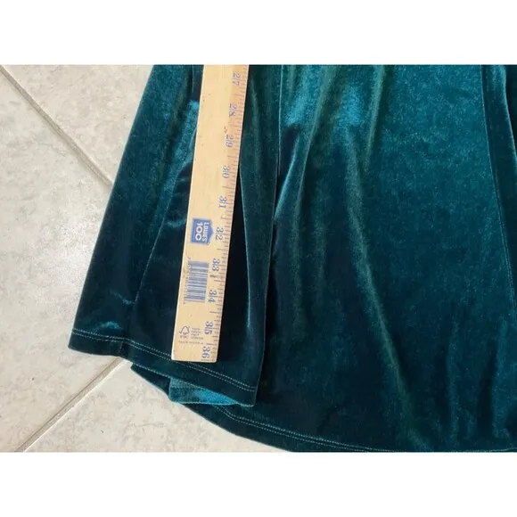 London Times Velvet Cocktail Party women’s  Size 16  Emerald Green Pouf sleeves.