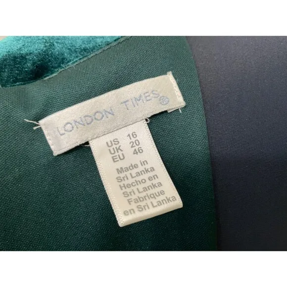 London Times Velvet Cocktail Party women’s  Size 16  Emerald Green Pouf sleeves.