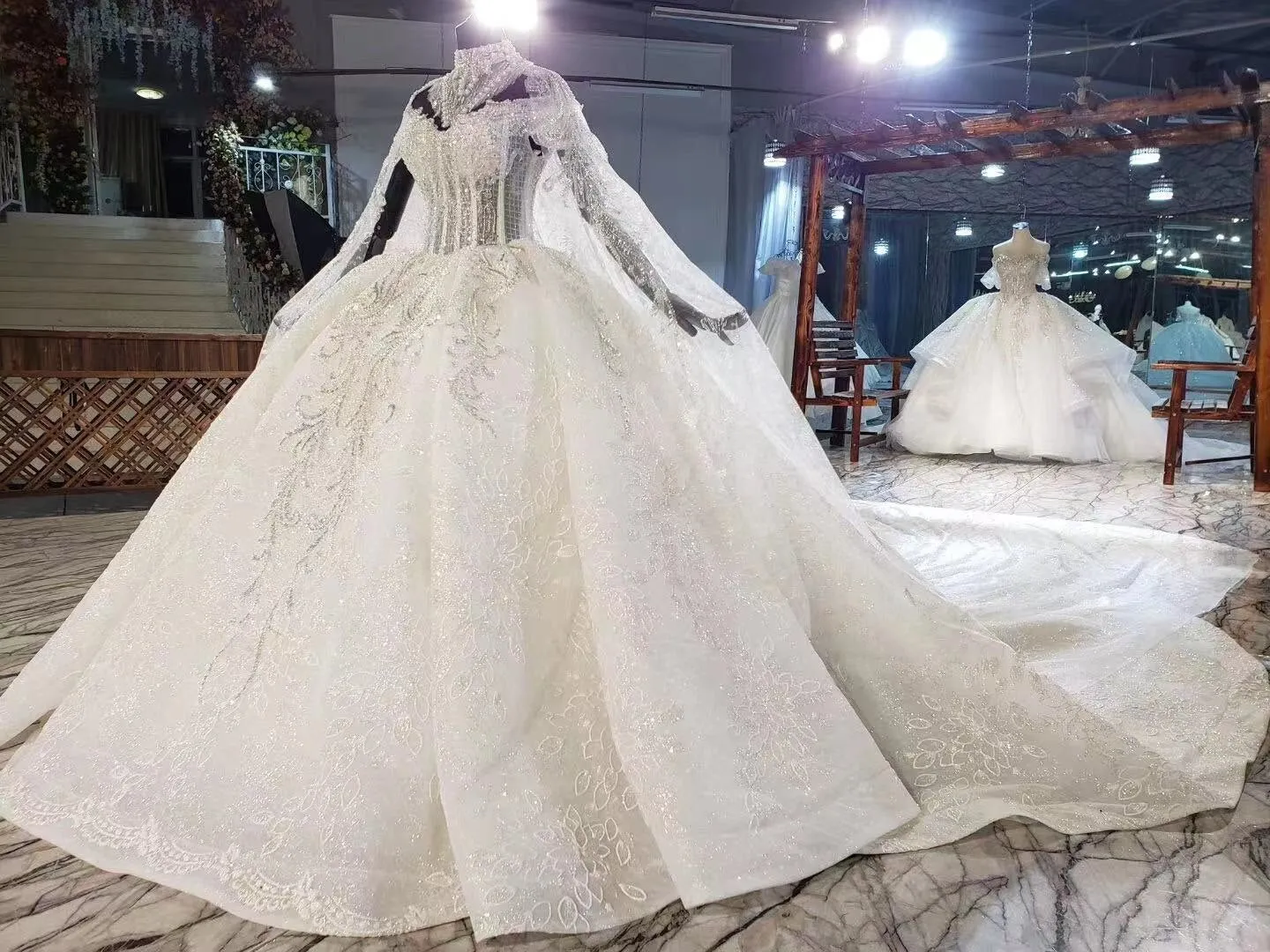 Long Sleeve Gorgeous Ball Gown Wedding Dress