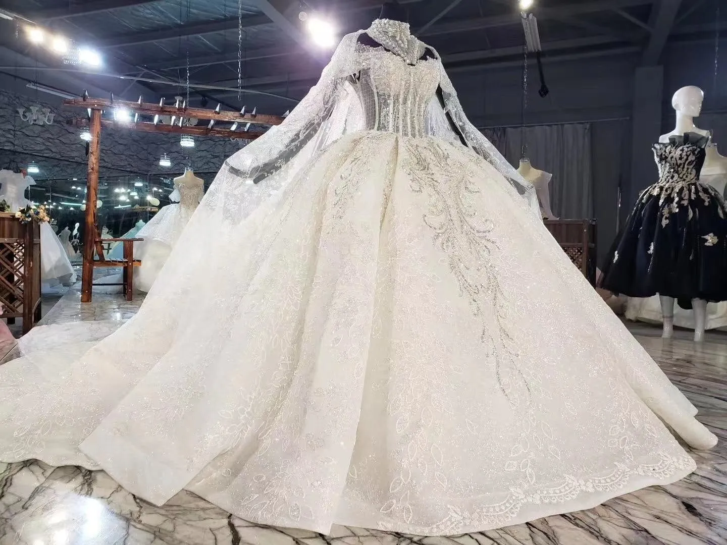 Long Sleeve Gorgeous Ball Gown Wedding Dress