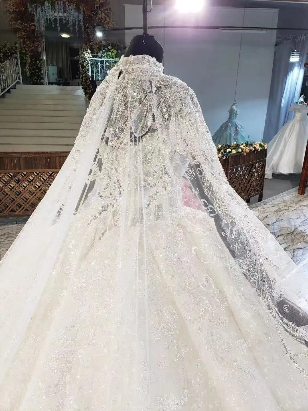 Long Sleeve Gorgeous Ball Gown Wedding Dress