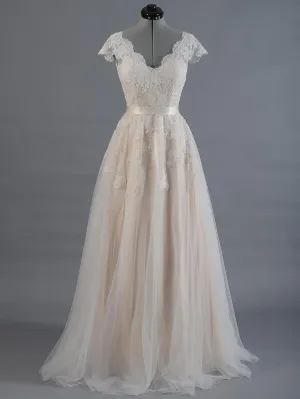 Nuria | Cap Sleeve V-Neck Lace Tulle Wedding Dress With Zipper Back