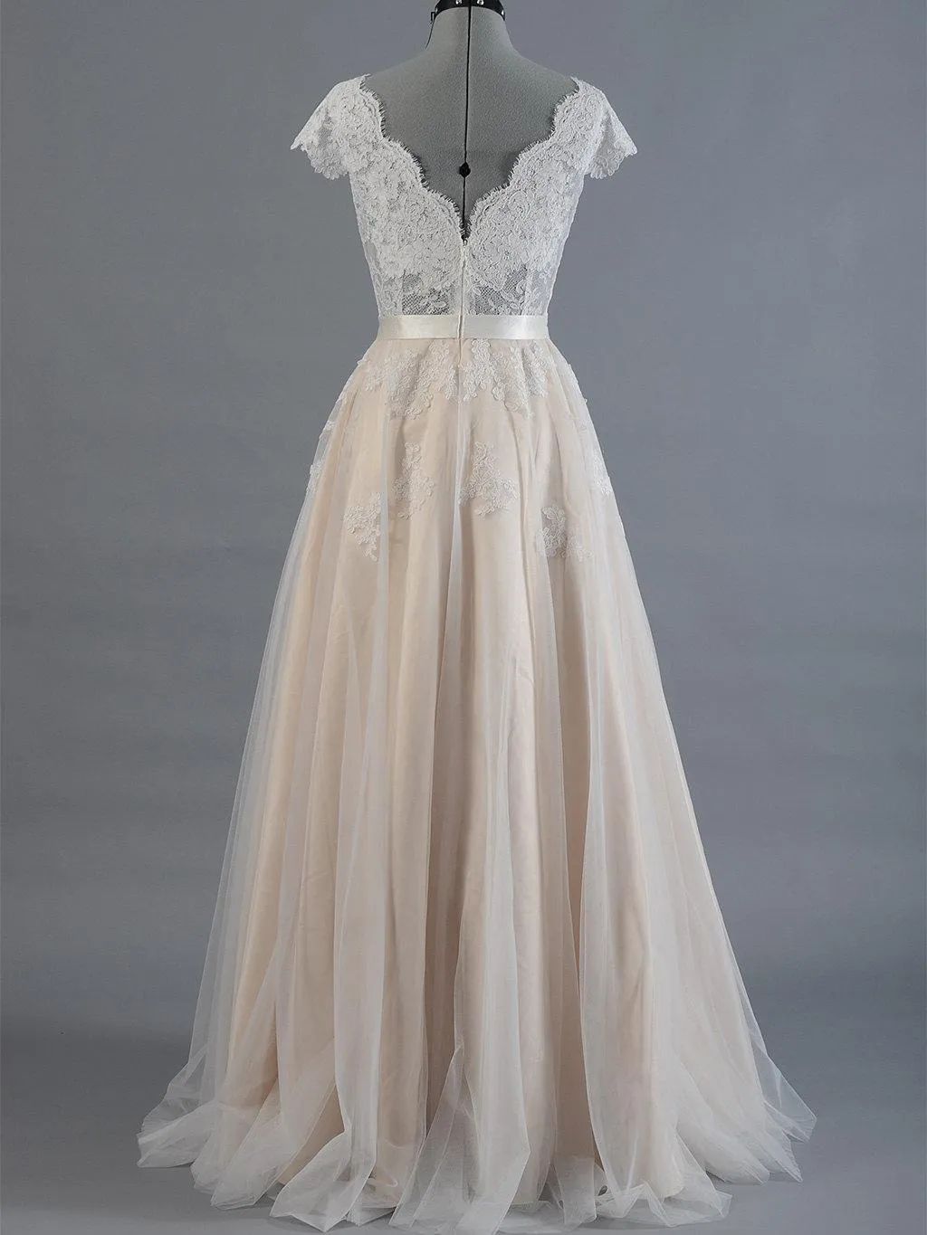 Nuria | Cap Sleeve V-Neck Lace Tulle Wedding Dress With Zipper Back