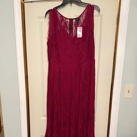 NWT Torrid Scalloped red Lace Maxi Dress size 14