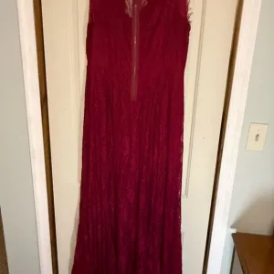 NWT Torrid Scalloped red Lace Maxi Dress size 14