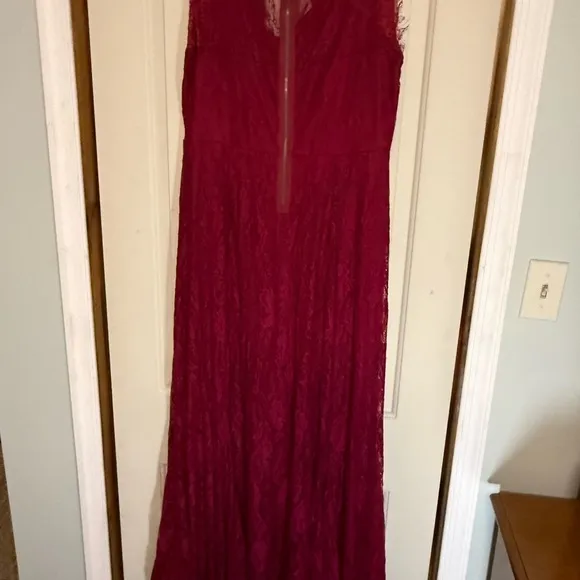 NWT Torrid Scalloped red Lace Maxi Dress size 14