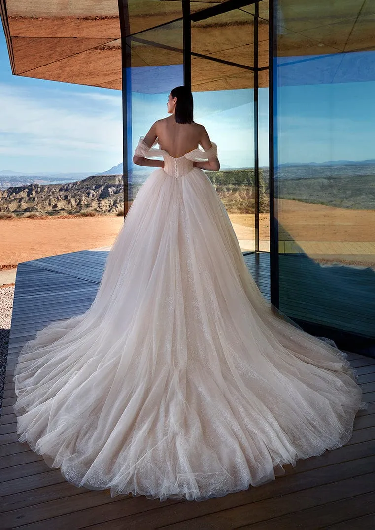Pronovias Privee: Stardust