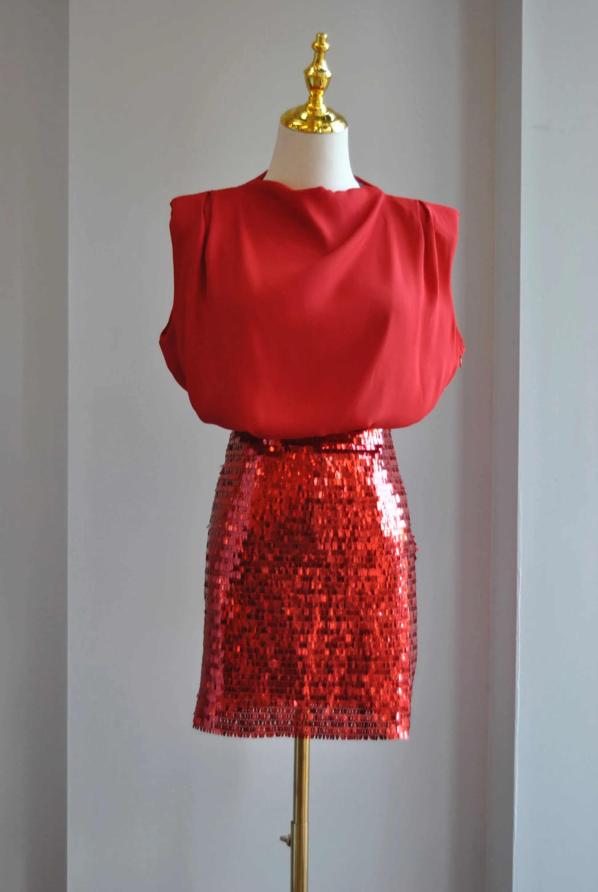 RED MINI PARTY DRESS WITH SEQUIN BOTTOM