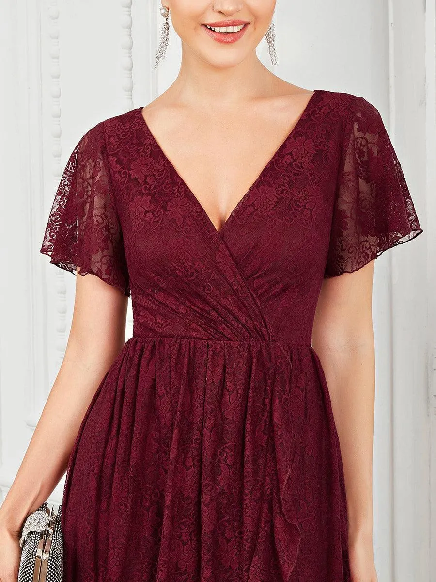 Robe de soirée en dentelle plissée à manches courtes et col en V