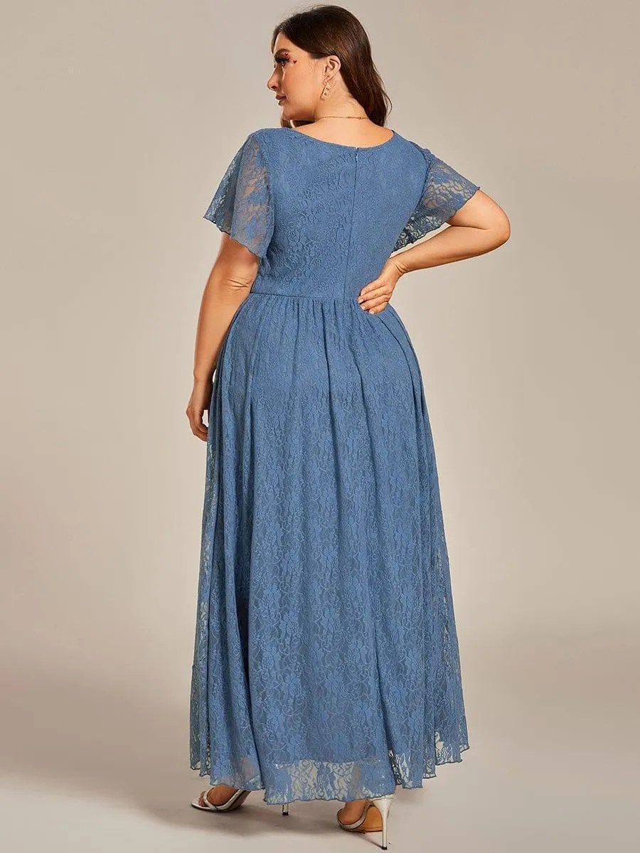 Robe de soirée en dentelle plissée à manches courtes et col en V