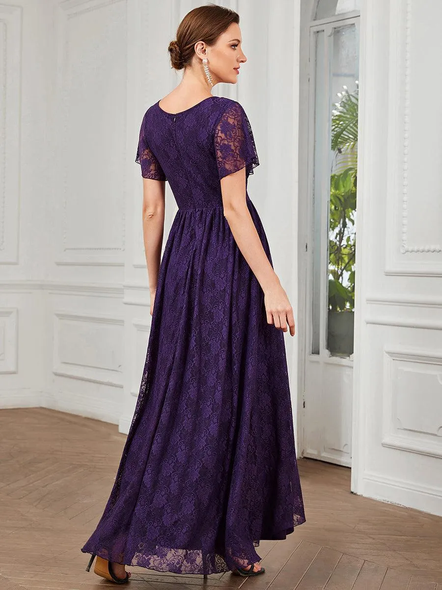 Robe de soirée en dentelle plissée à manches courtes et col en V
