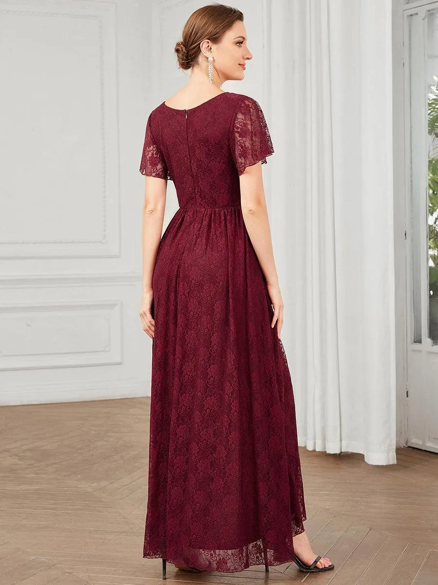 Robe de soirée en dentelle plissée à manches courtes et col en V