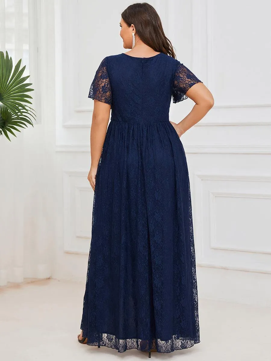 Robe de soirée en dentelle plissée à manches courtes et col en V
