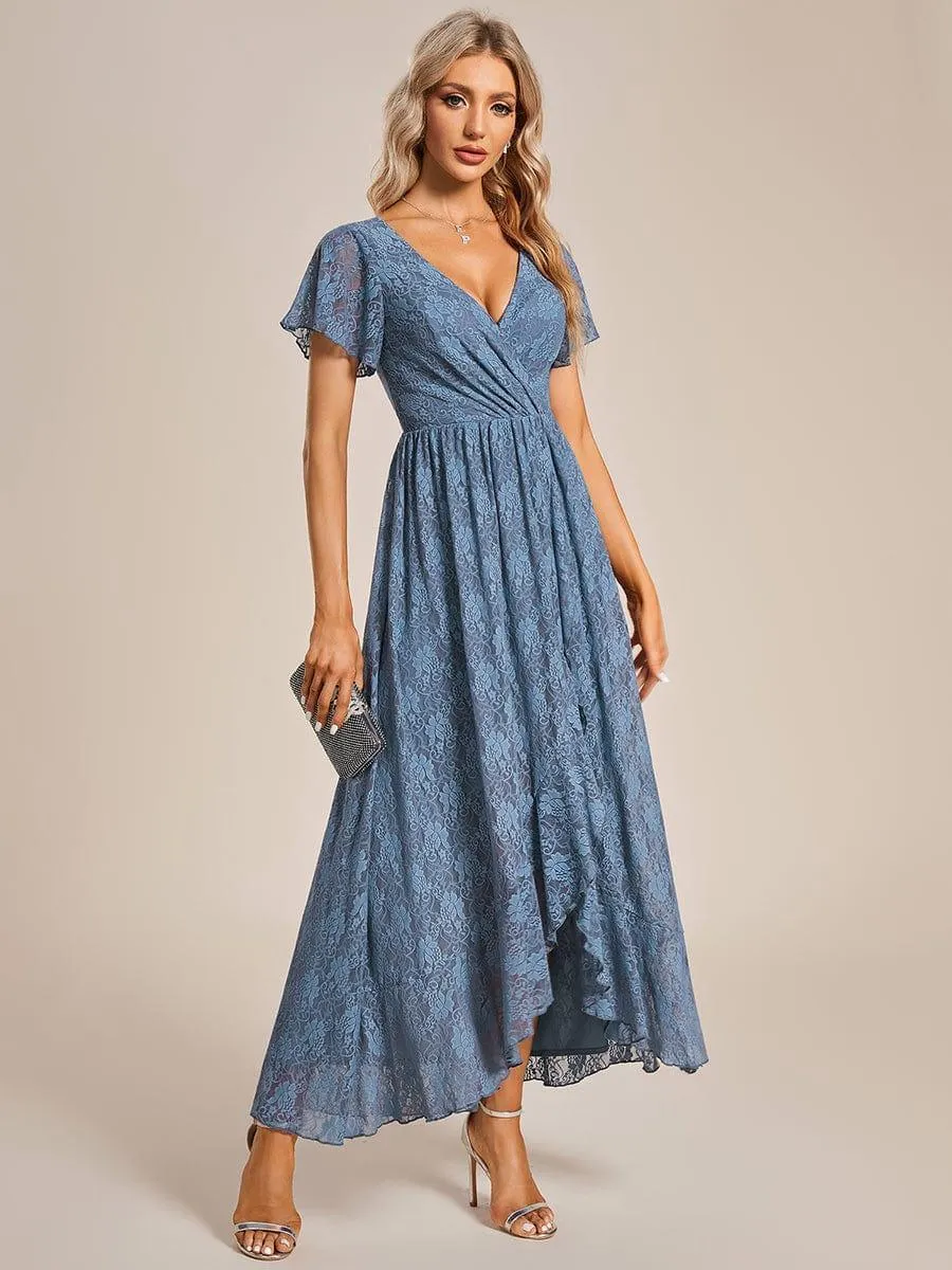 Robe de soirée en dentelle plissée à manches courtes et col en V