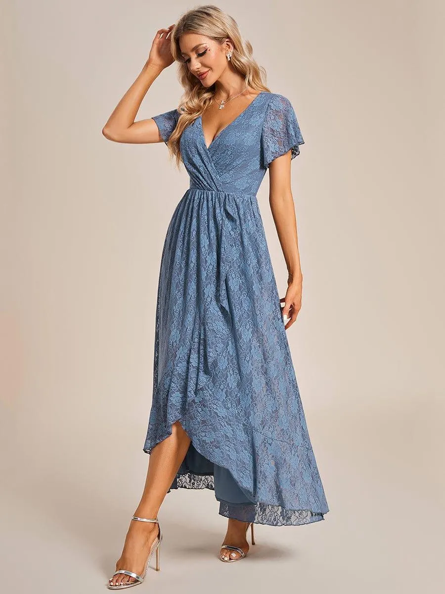 Robe de soirée en dentelle plissée à manches courtes et col en V