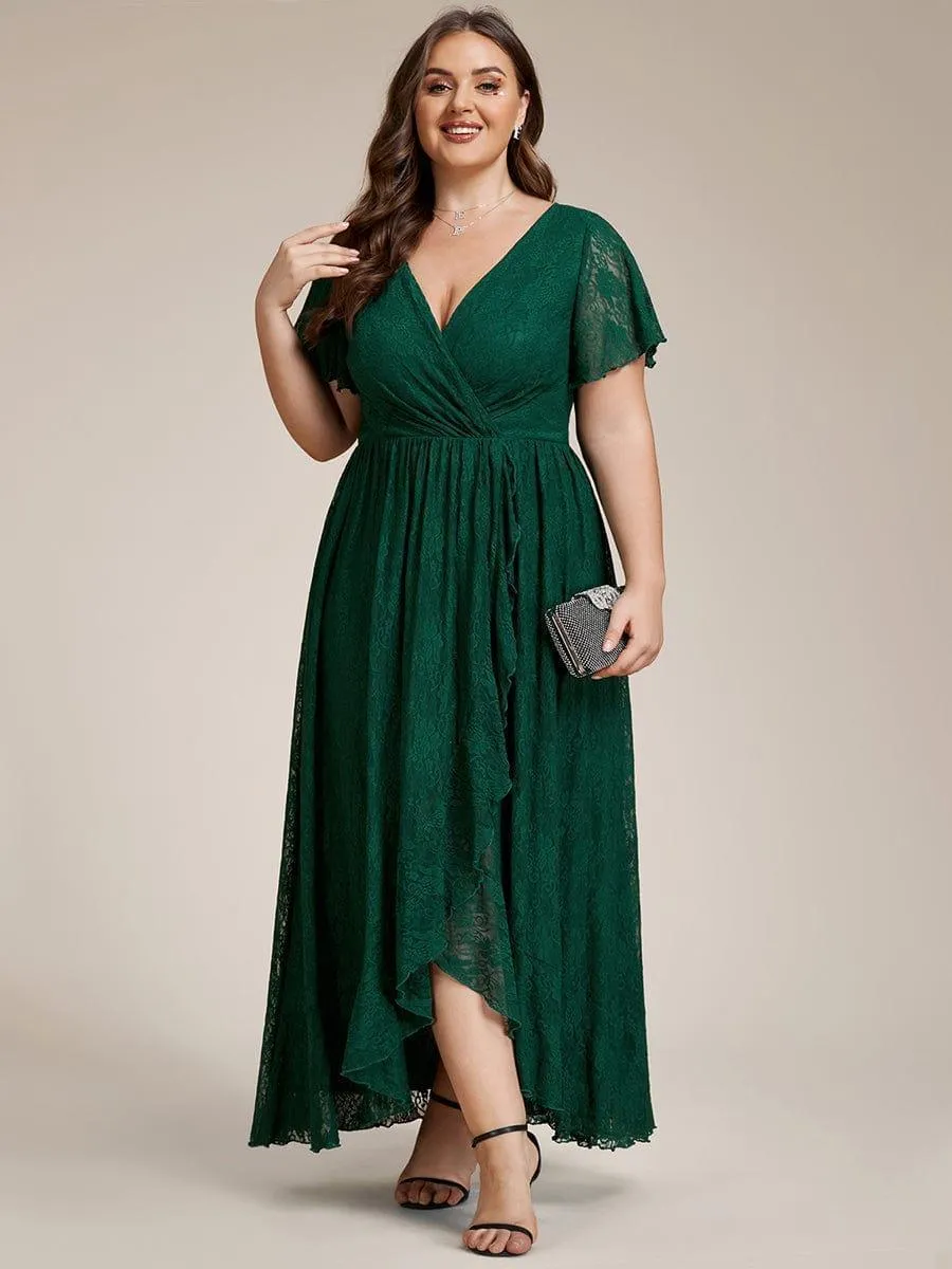 Robe de soirée en dentelle plissée à manches courtes et col en V
