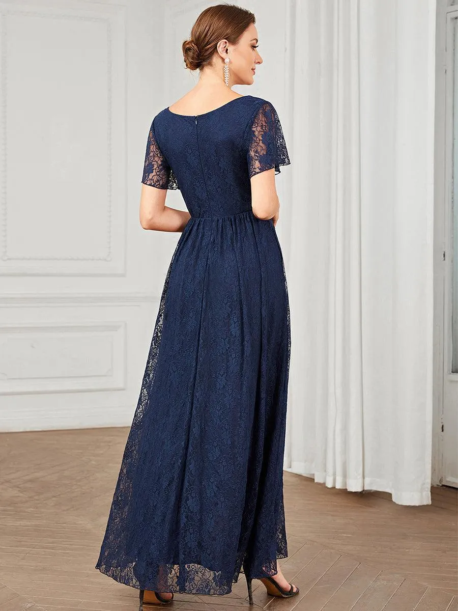 Robe de soirée en dentelle plissée à manches courtes et col en V