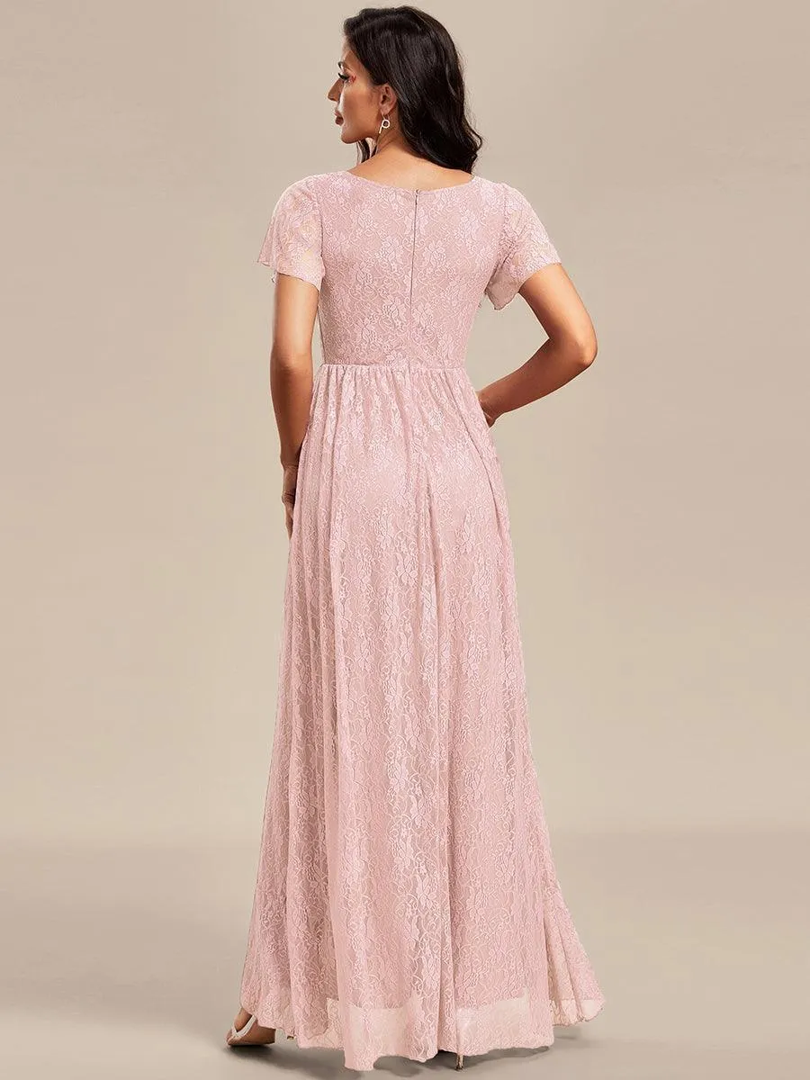 Robe de soirée en dentelle plissée à manches courtes et col en V