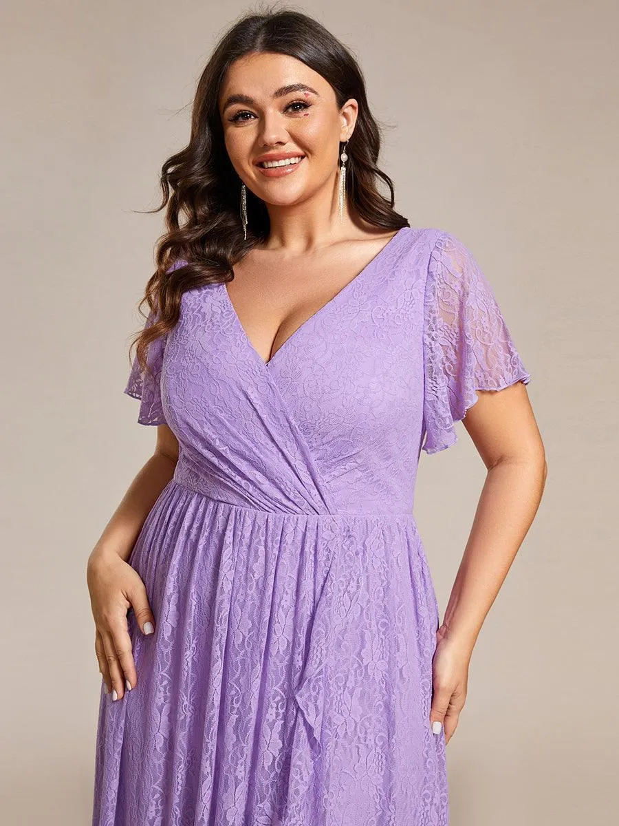 Robe de soirée en dentelle plissée à manches courtes et col en V