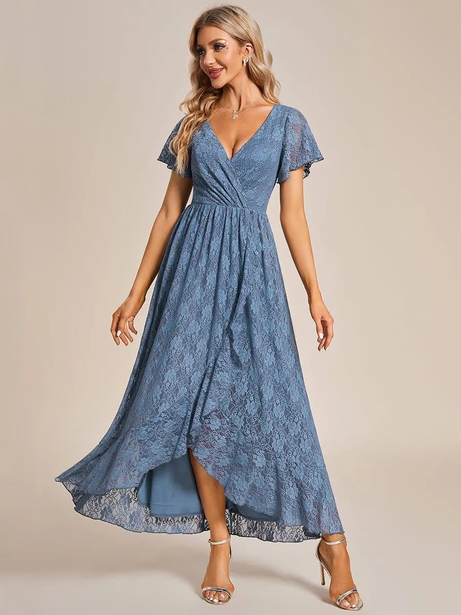 Robe de soirée en dentelle plissée à manches courtes et col en V